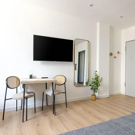 Ξενοδοχείο με διαμερίσματα Limehome Reichsstaedter Str 3*